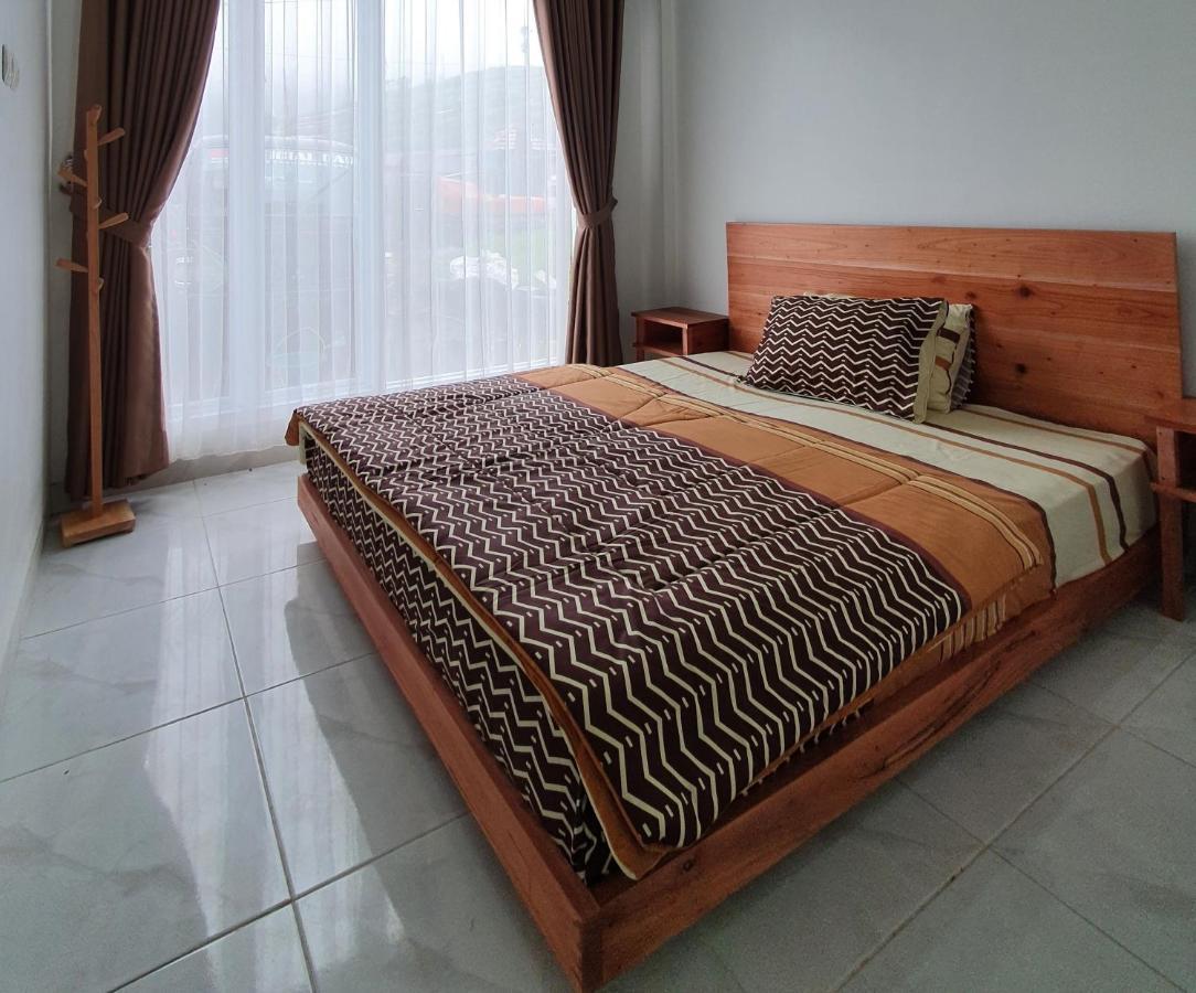 Golden House Homestay Dieng Tempat Tidur & Sarapan Diyeng