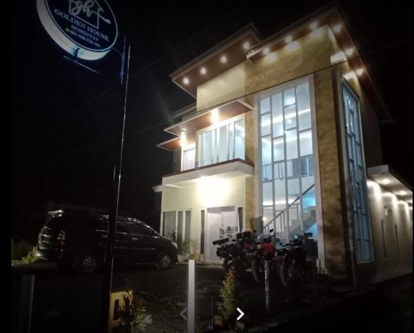 Tempat Tidur & Sarapan Golden House Homestay Dieng Diyeng